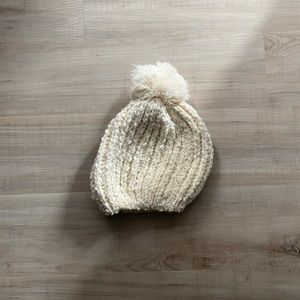 4/$30🦋 Cream knit hat